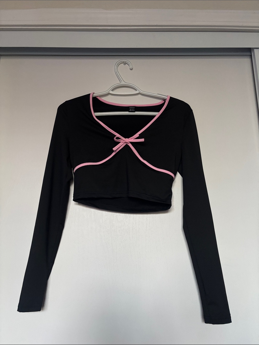 SHEIN Black Long Sleeve Crop Top with Pink Trim